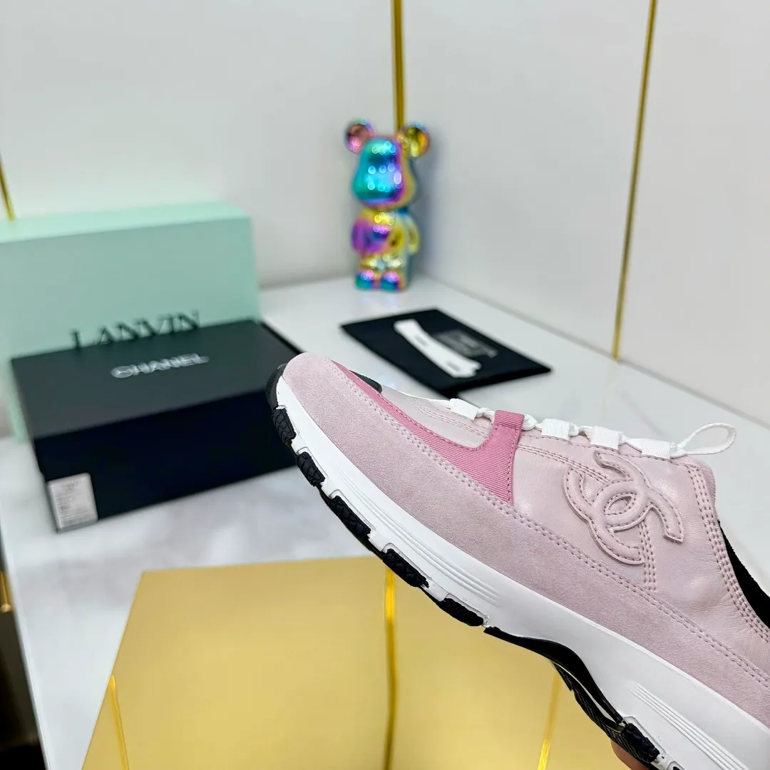 👟👟Ex-factory price 600👟👟High quality! ! ! CHANEL Chanel 25A latest thick-soled casual sports shoes. The counter is synchronized. The counter is very popular. It is a shoe that is very difficult to buy. The most popular thick-soled casual shoes on the Internet. As you can imagine, the most popular thick-soled casual shoes can not be missed. It has both good looks and comfort. Simple and versatile. The thick sole increases the height and is super versatile. Whoever wears it will look better. Upper: cowhide stitching. Lining: breathable mesh. Outsole: TPU original outsole. Size: 35-41 👉